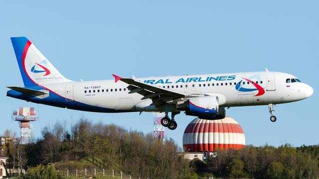 RA-73807:Airbus A320-200:Уральские авиалинии